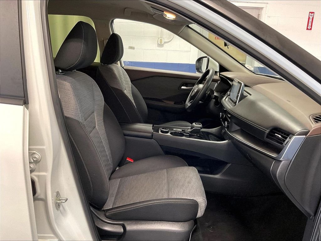 Used 2023 Nissan Rogue SV AWD/4WD image 11