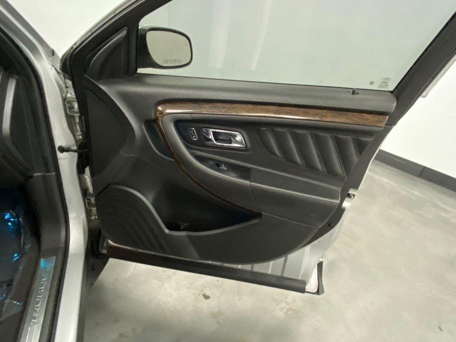 Used 2019 Ford Taurus Limited FWD image 43