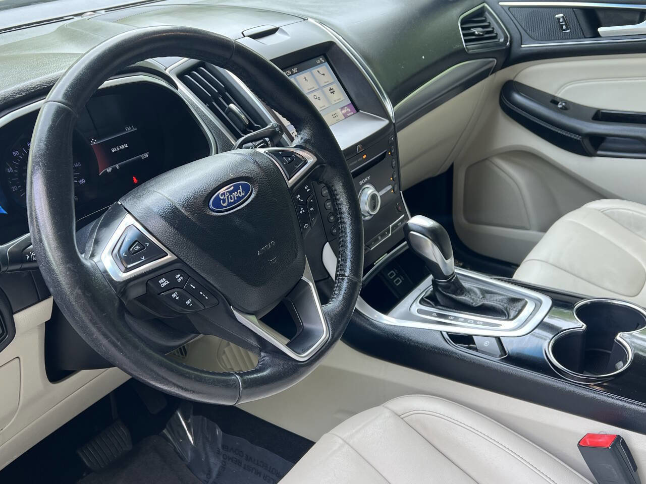 Used 2018 Ford Edge Titanium w/ Ford Safe & Smart Package FWD image 12