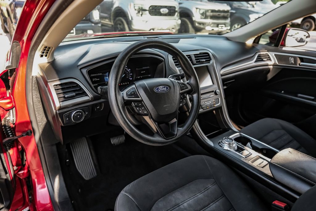 Used 2018 Ford Fusion SE w/ Fusion SE Technology Package image 11