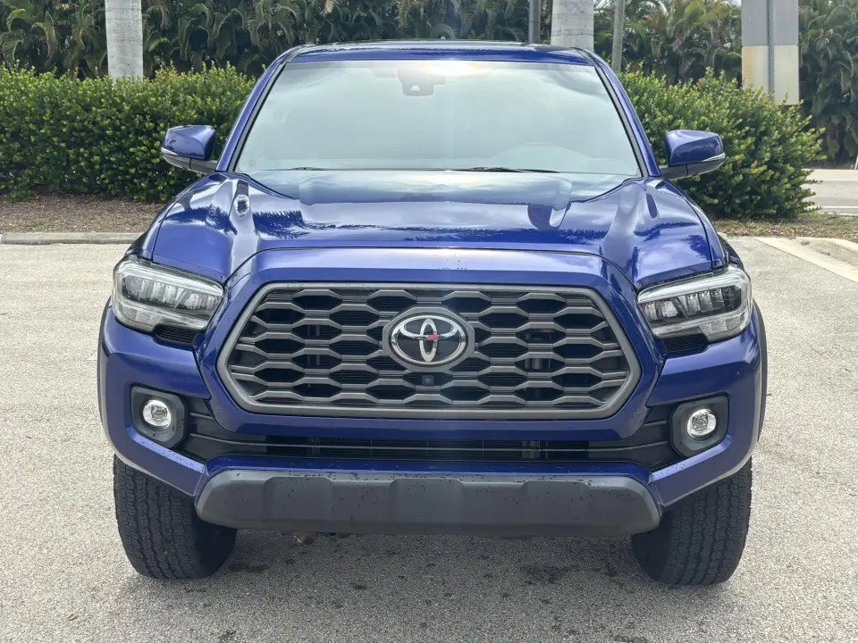 Used 2023 Toyota Tacoma TRD Off-Road w/ TRD Premium Off Road Package AWD/4WD image 3