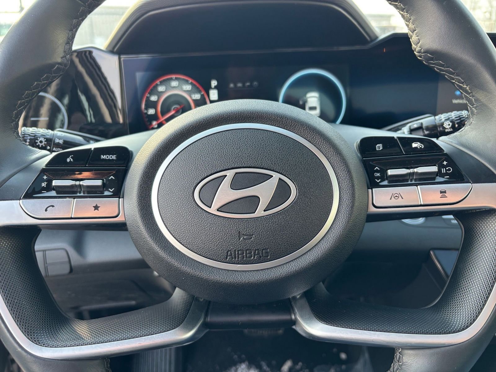 Used 2025 Hyundai Elantra Limited image 30