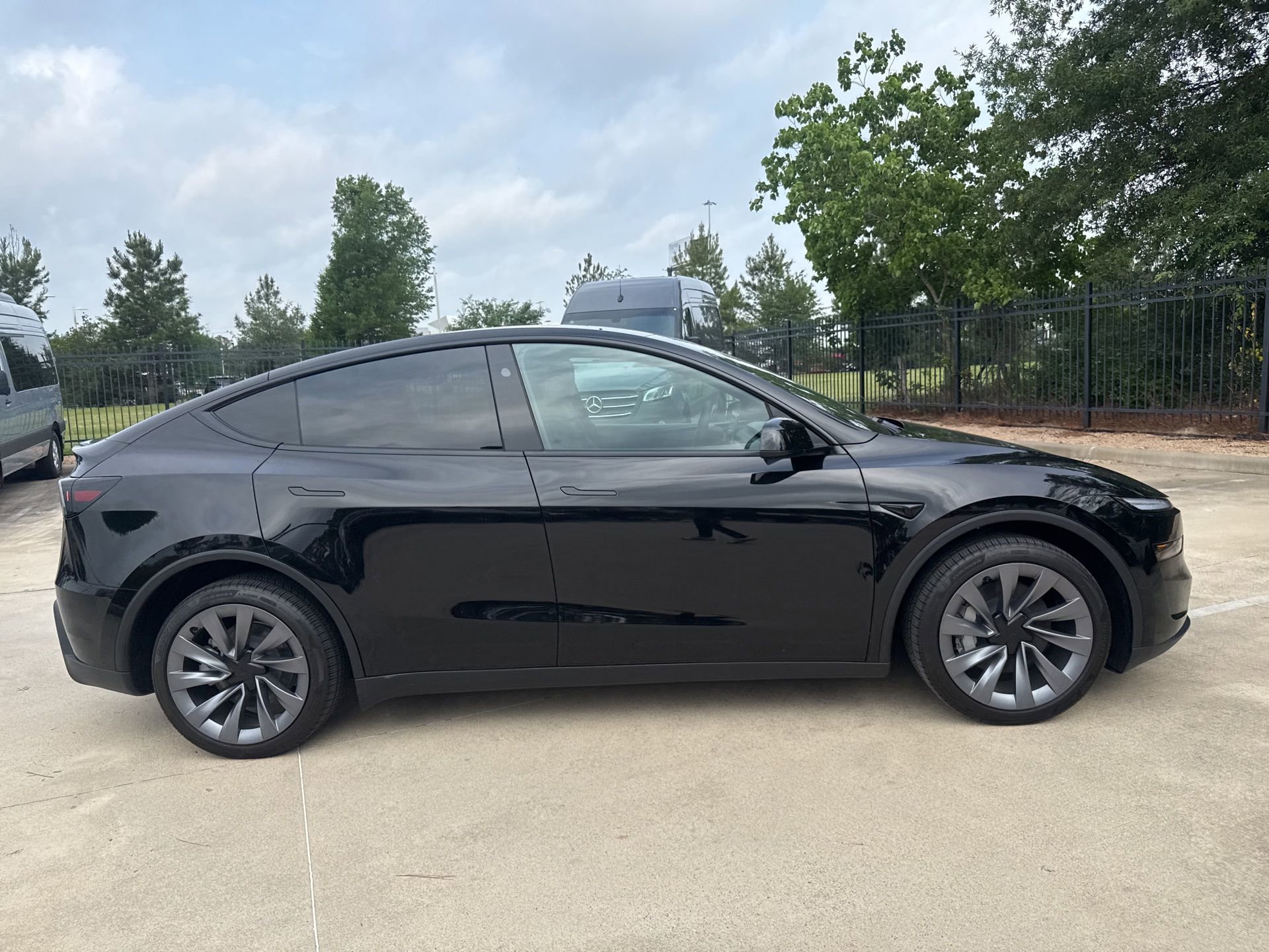Used 2026 Tesla Model Y Long Range AWD/4WD image 3