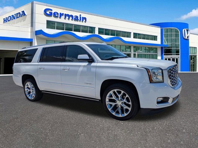 Used 2020 GMC Yukon XL Denali w/ Denali Premium Package AWD/4WD image 3