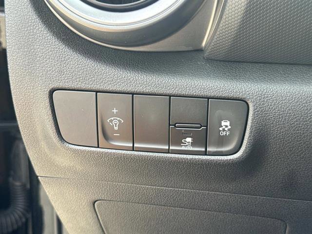 Used 2023 Hyundai Kona SE w/ Cargo Package FWD image 29