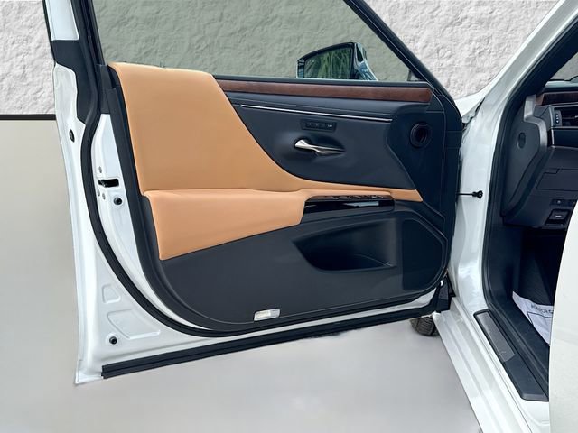 Used 2025 Lexus ES 350 w/ Premium Package image 13