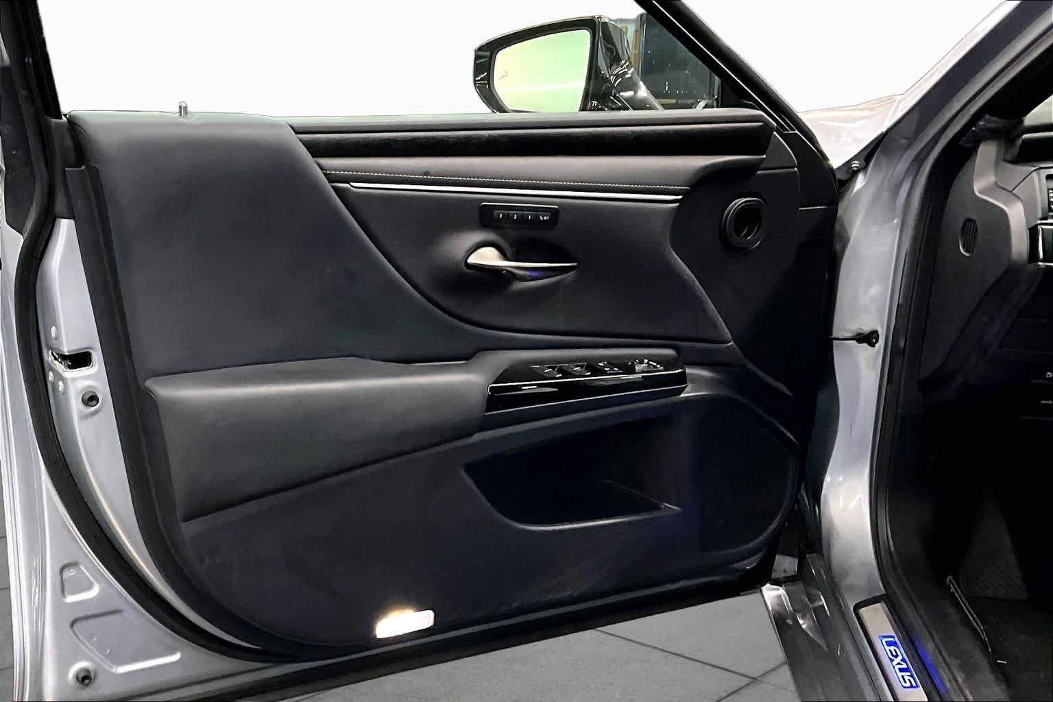 Used 2025 Lexus ES 300h w/ Premium Package FWD image 22