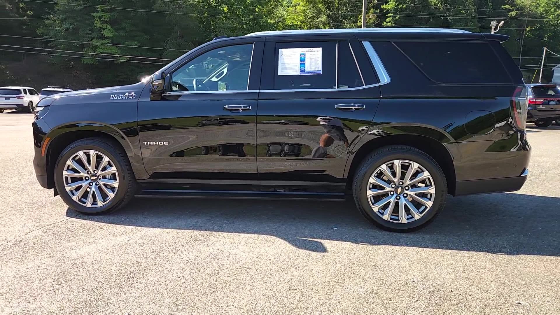Used 2025 Chevrolet Tahoe High Country AWD/4WD image 12