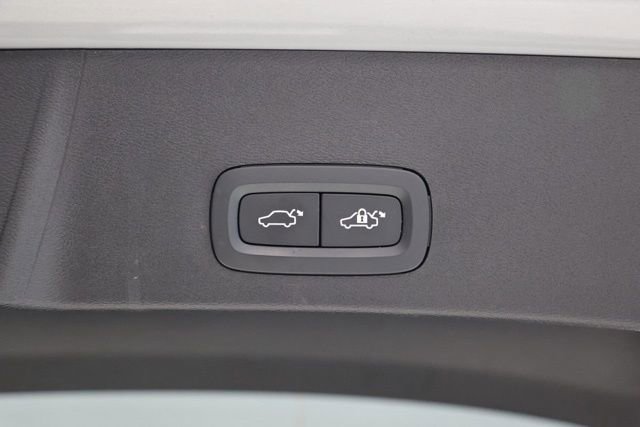 Used 2025 Volvo XC40 B5 Plus AWD/4WD image 36