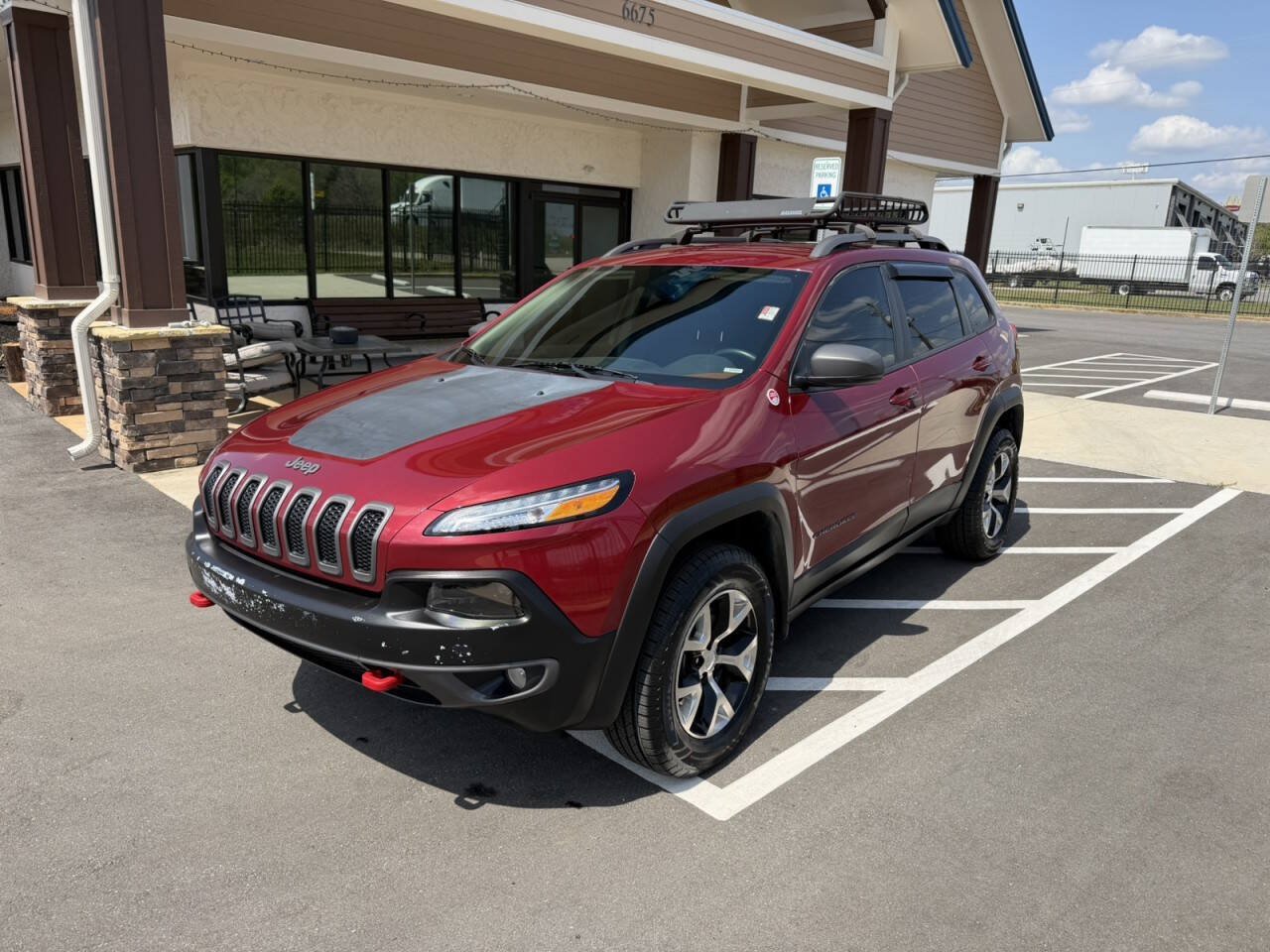 Used 2017 Jeep Cherokee Trailhawk AWD/4WD image 2