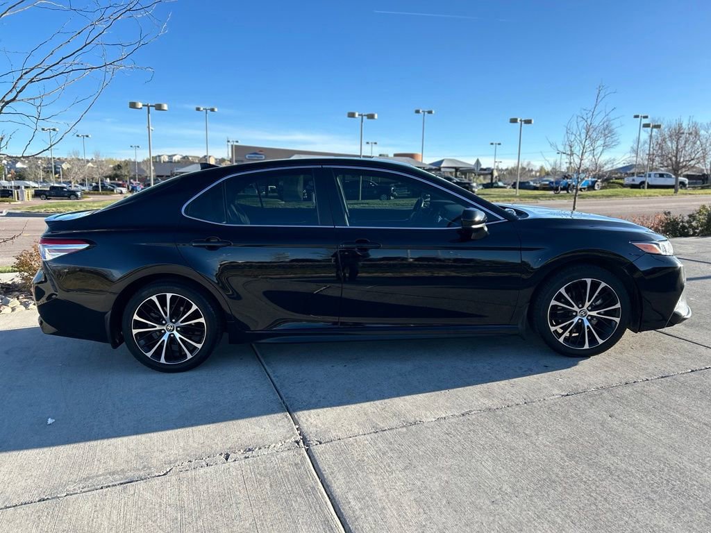 Used 2020 Toyota Camry SE FWD image 9
