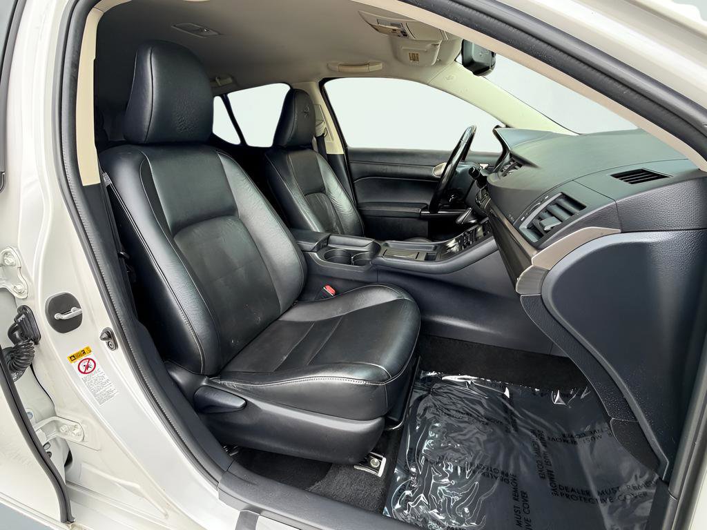 Used 2016 Lexus CT 200h w/ Accessory Package 2 image 31