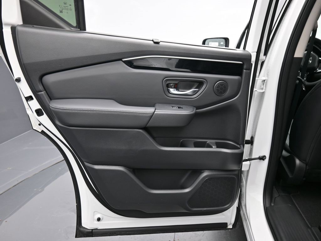 New 2025 Honda Pilot Touring image 35