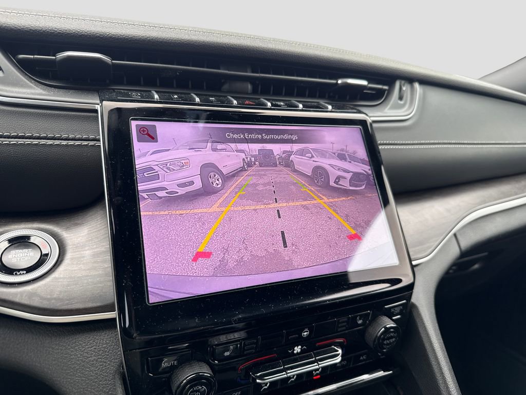 Used 2025 Jeep Grand Cherokee Limited image 16