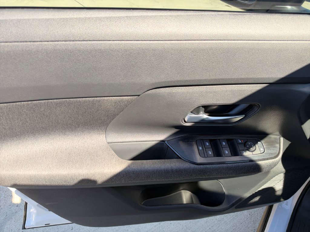 Used 2026 Nissan Kicks SV w/ SV Premium Package FWD image 11