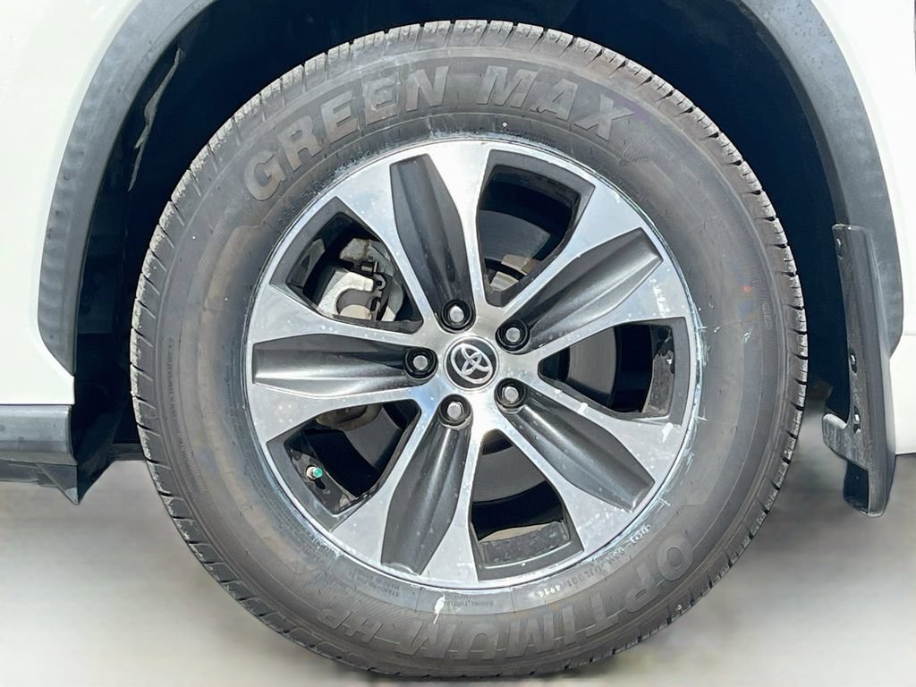 Used 2020 Toyota Highlander XLE FWD image 33