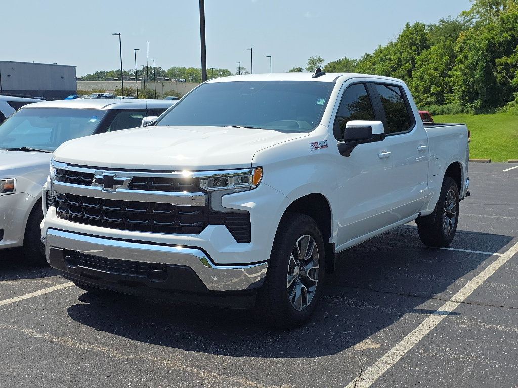 Used 2025 Chevrolet Silverado 1500 LT AWD/4WD image 9