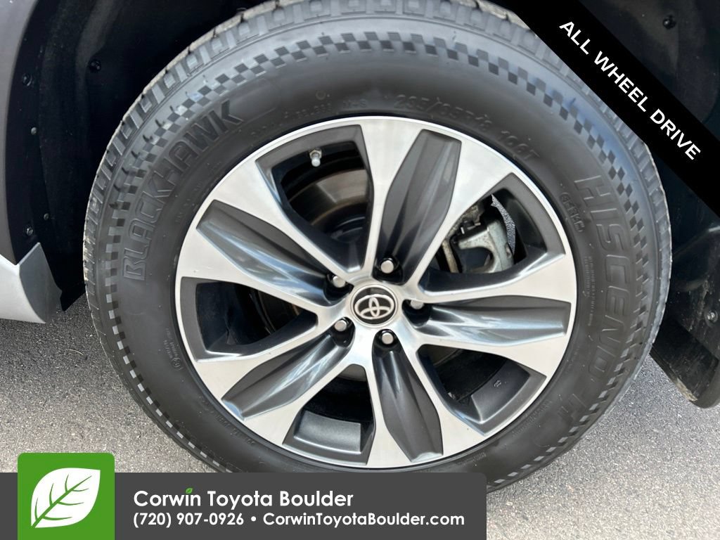 Used 2022 Toyota Highlander XLE AWD/4WD image 34