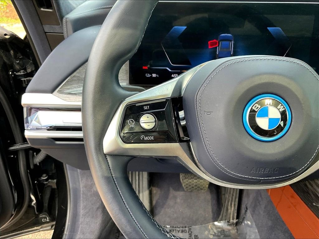 Used 2023 BMW i7 xDrive60 AWD/4WD image 11