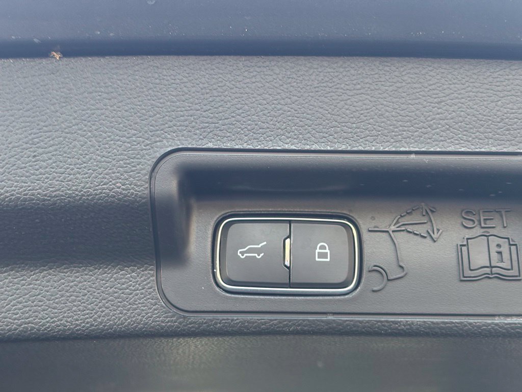 Used 2023 Ford Explorer XLT w/ Equipment Group 202A AWD/4WD image 7