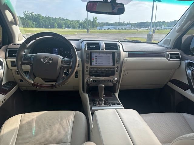 Used 2018 Lexus GX 460 Premium w/ Premium Package AWD/4WD image 16