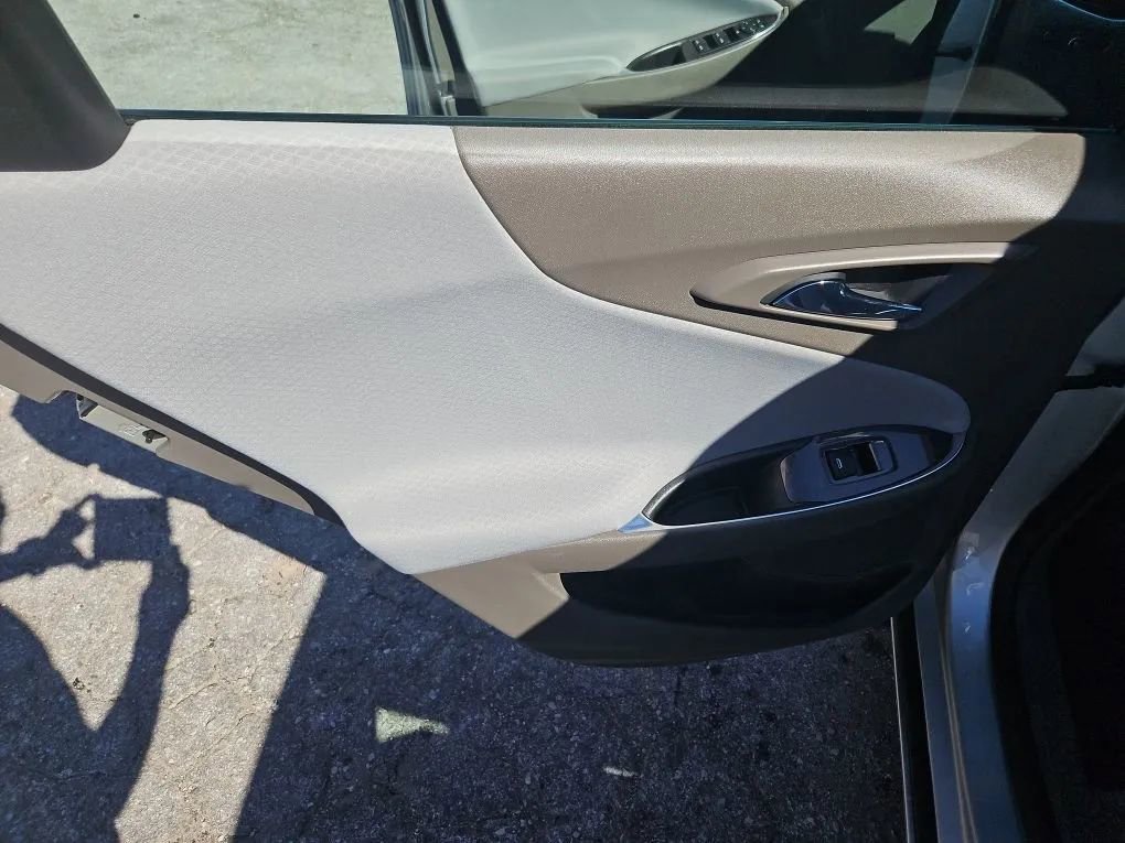 Used 2018 Chevrolet Malibu LT w/ Sport Package image 9