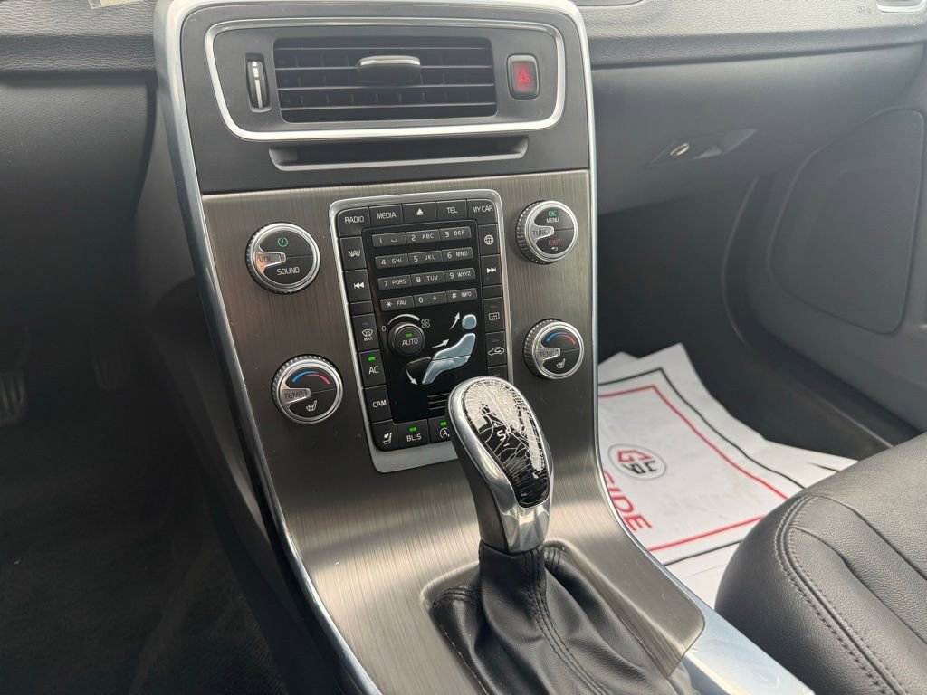 Used 2016 Volvo V60 T5 Premier w/ Convenience Package image 13