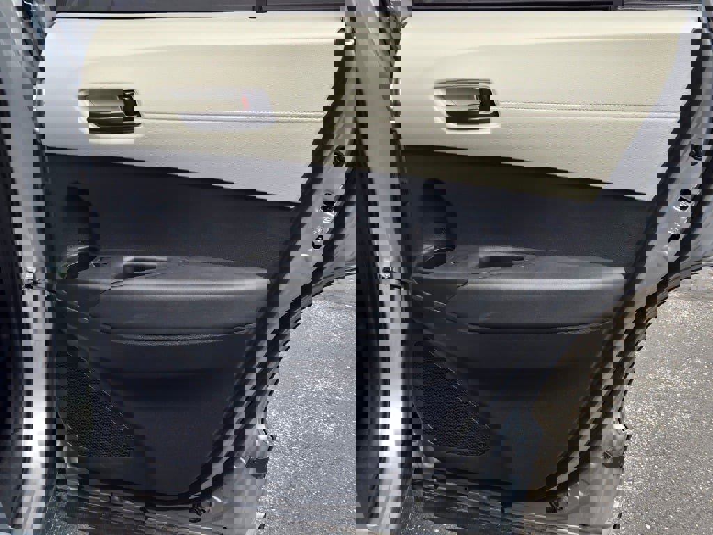 Used 2024 Toyota Corolla Cross L image 8