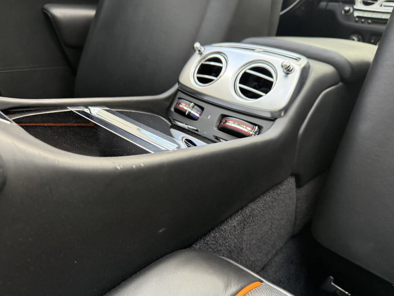 Used 2018 Rolls-Royce Dawn image 32