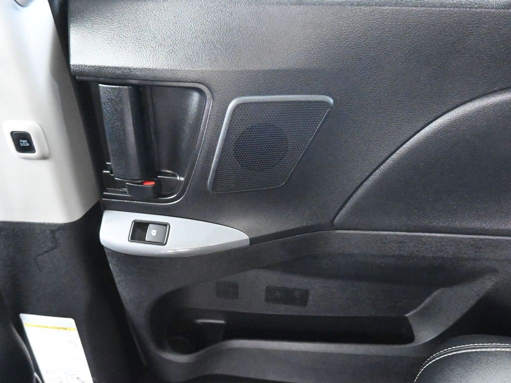 Used 2020 Toyota Sienna SE Premium image 35