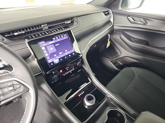 New 2025 Jeep Grand Cherokee L Laredo w/ Luxury Tech Group I image 27
