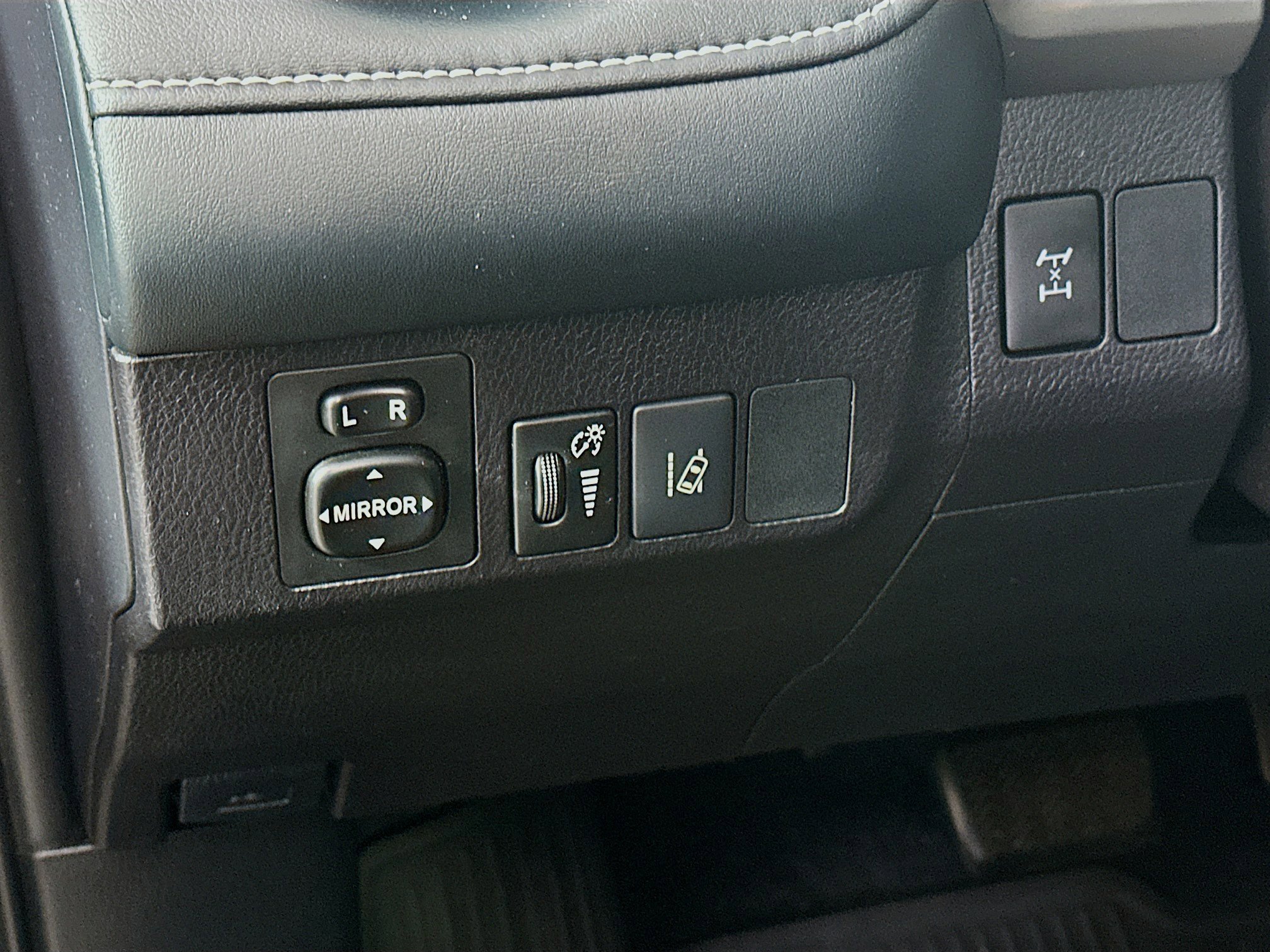 Used 2018 Toyota RAV4 XLE w/ Plus Extra Value Package image 17