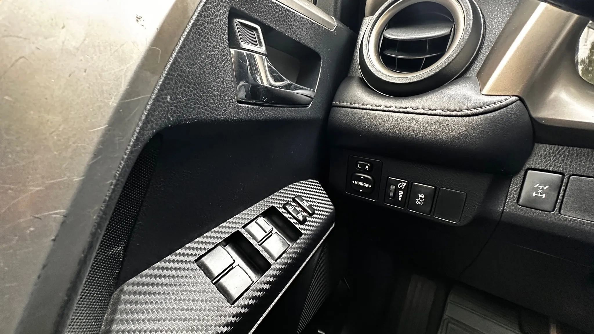 Used 2015 Toyota RAV4 XLE image 12