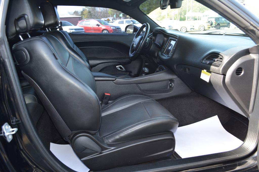 Used 2016 Dodge Challenger SXT Plus RWD image 9