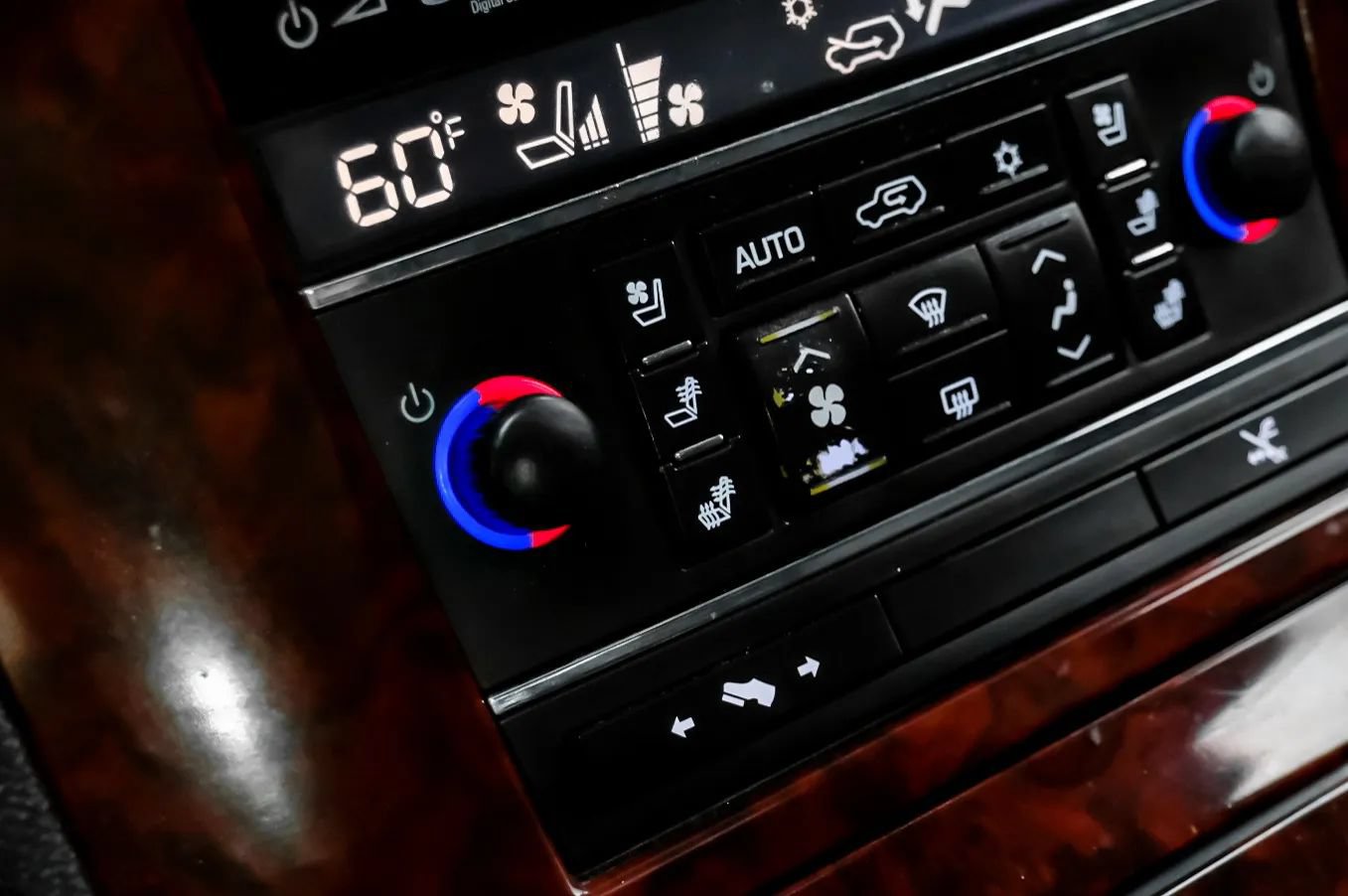Used 2012 Cadillac Escalade EXT Premium AWD/4WD image 26