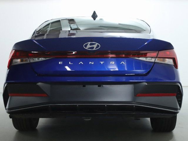 Certified 2024 Hyundai Elantra SEL w/ Convenience Package image 41