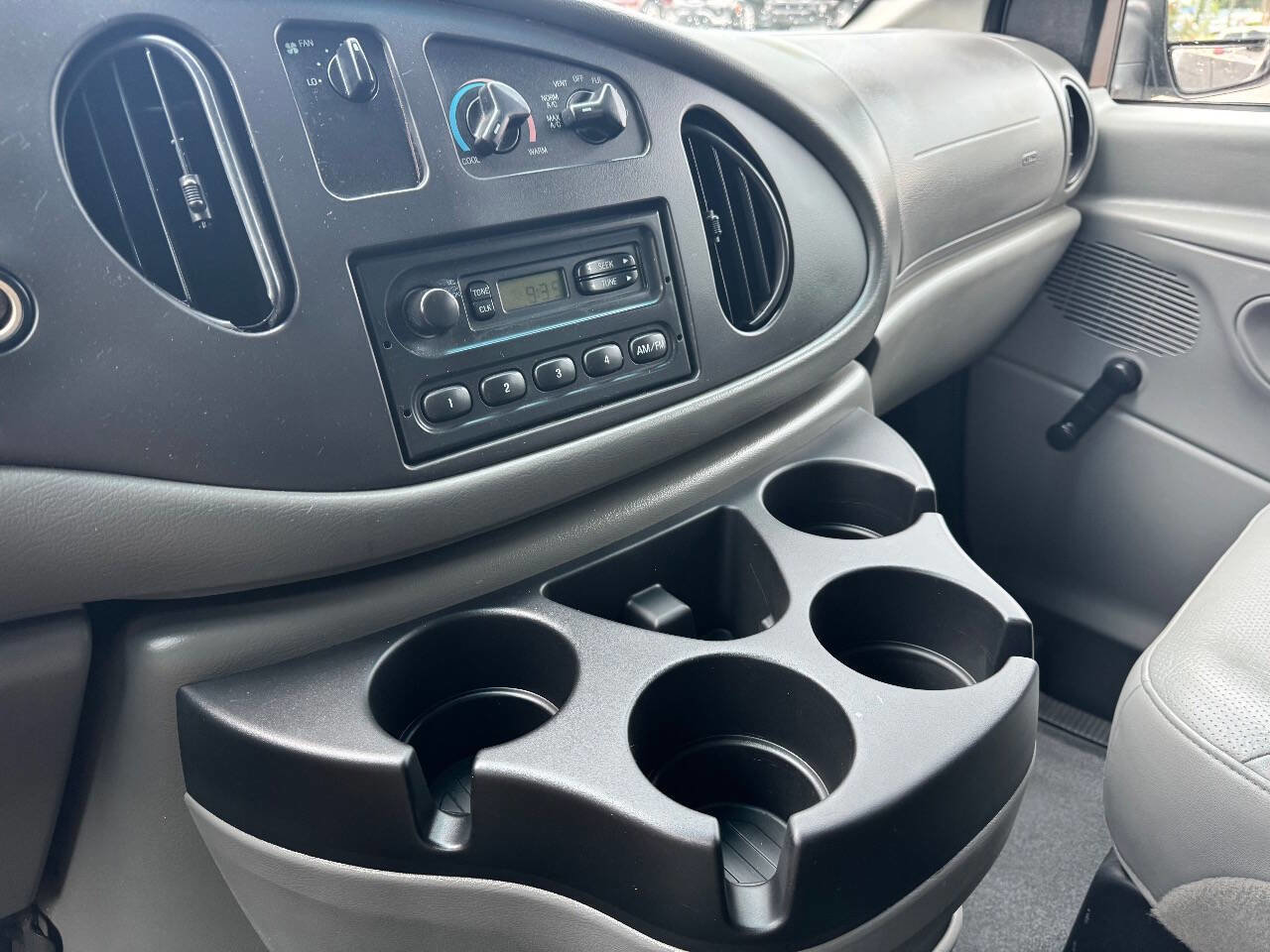 Used 2006 Ford E-250 and Econoline 250 Extended RWD image 10