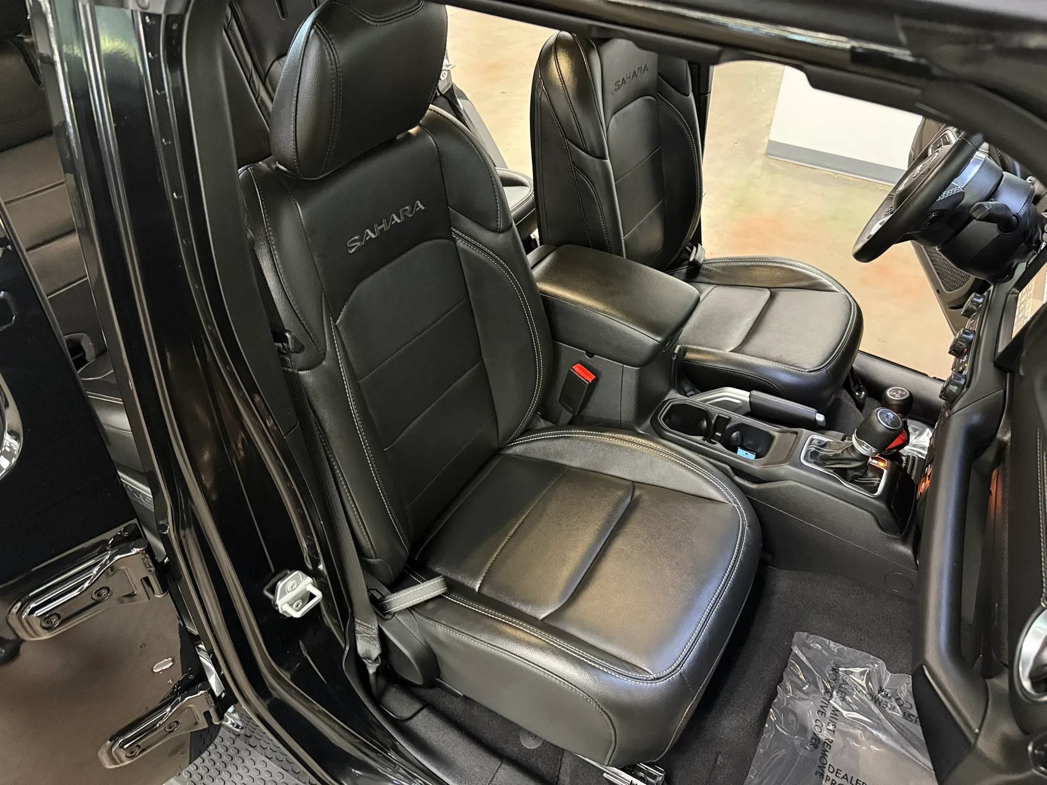 Used 2022 Jeep Wrangler Unlimited Sahara w/ Cold Weather Group AWD/4WD image 13