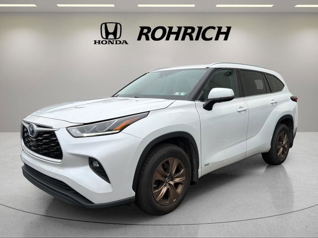 Used 2022 Toyota Highlander Bronze Edition image 1