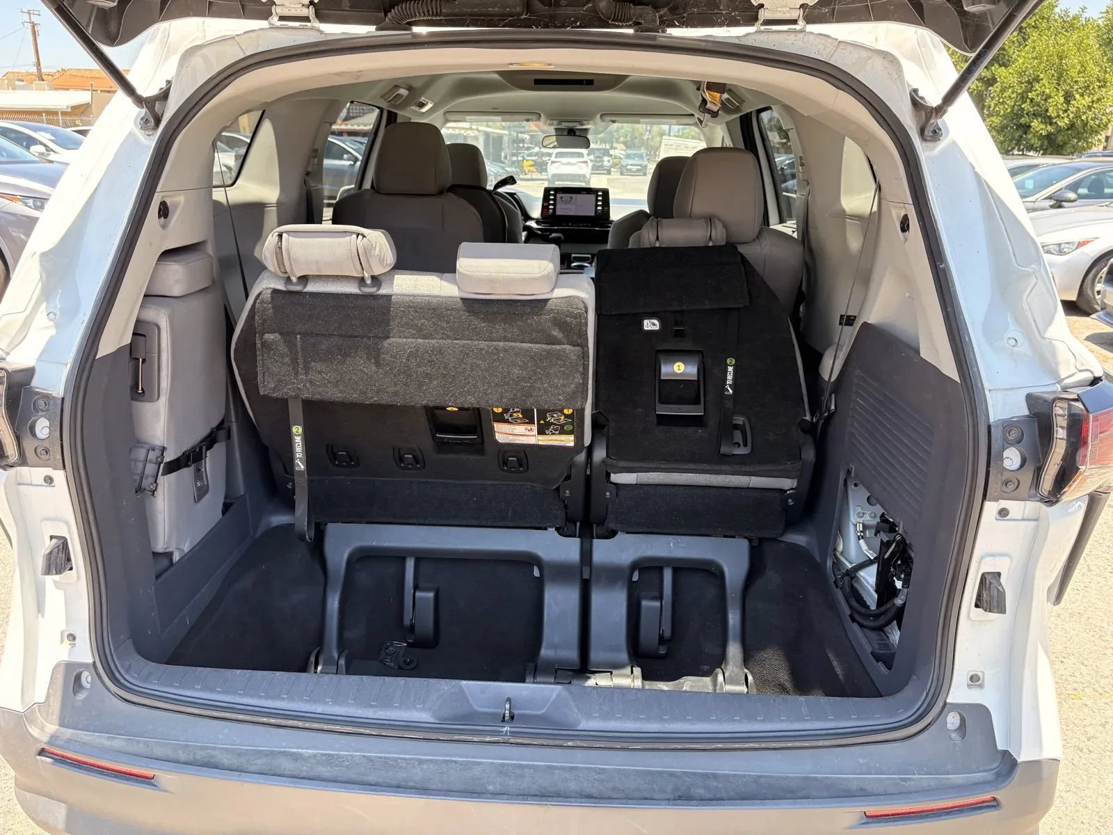 Used 2023 Toyota Sienna LE FWD image 8