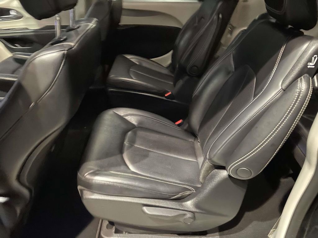 Used 2023 Chrysler Pacifica Touring-L image 22