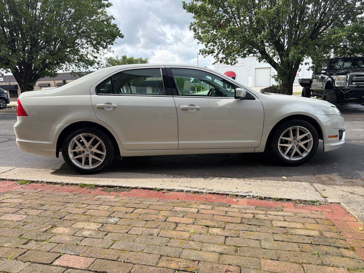 Used 2011 Ford Fusion SEL FWD image 9