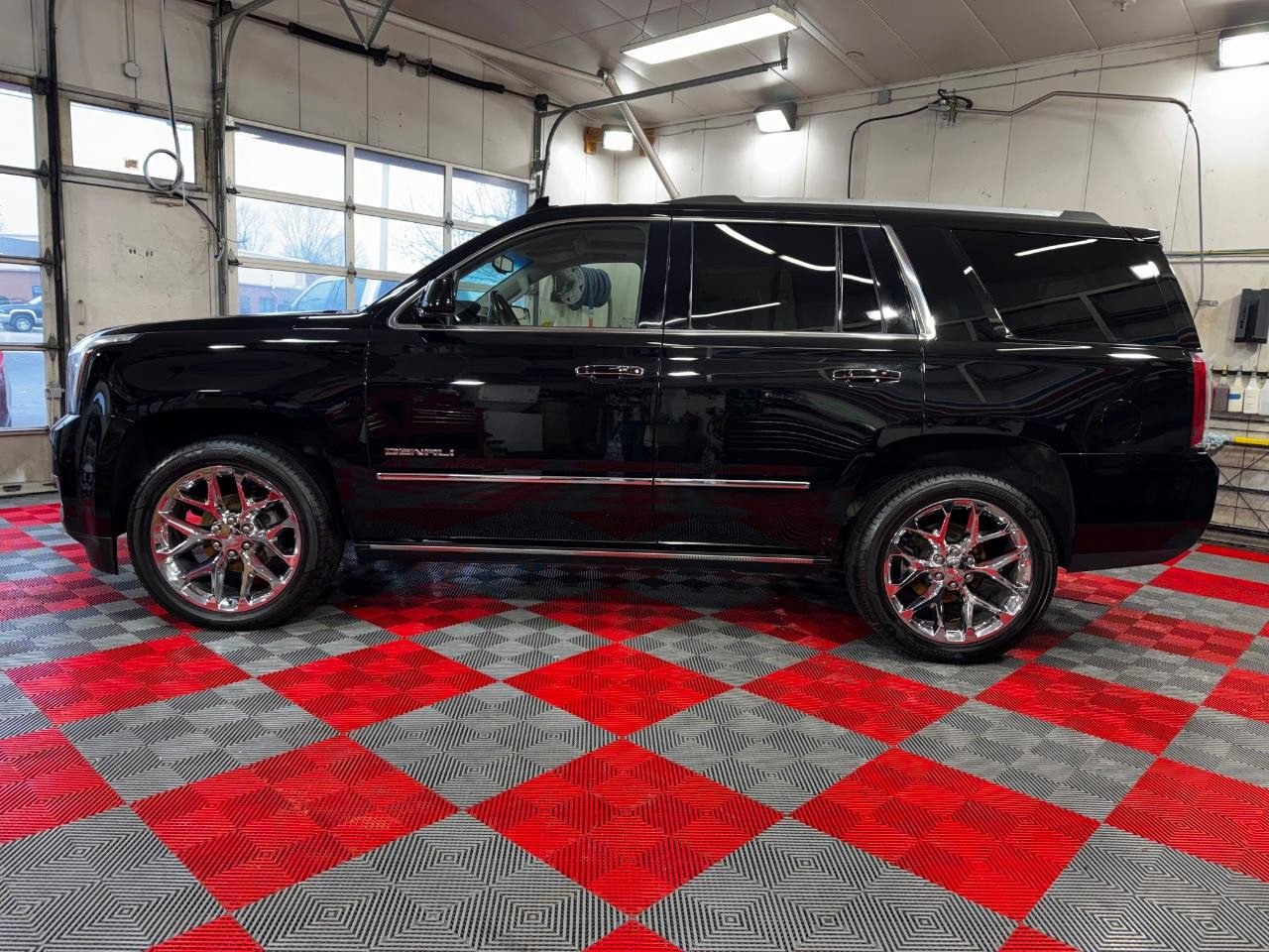 Used 2019 GMC Yukon Denali w/ Denali Ultimate Package AWD/4WD image 4