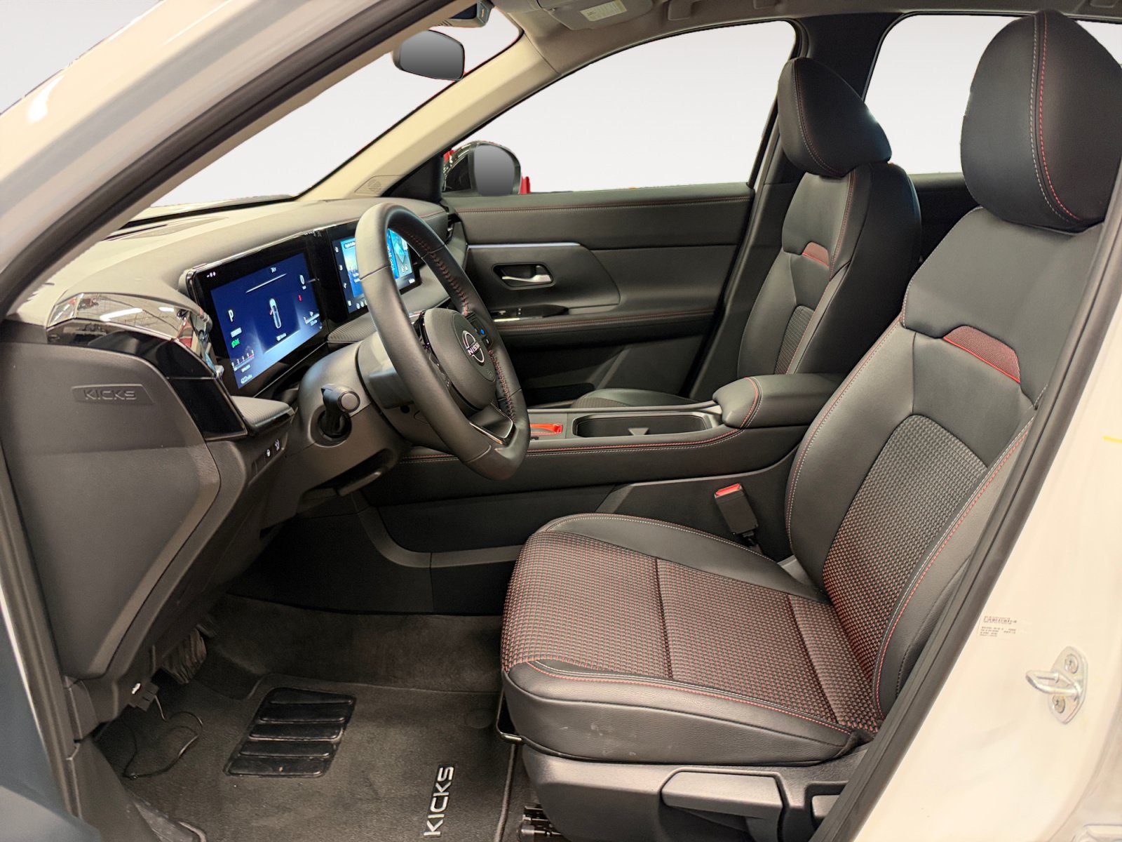 Used 2026 Nissan Kicks SR FWD image 23