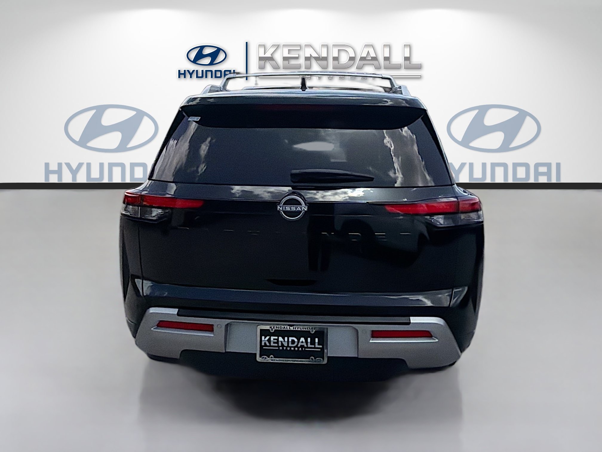 Used 2024 Nissan Pathfinder SL w/ Black Appearance Package FWD image 5