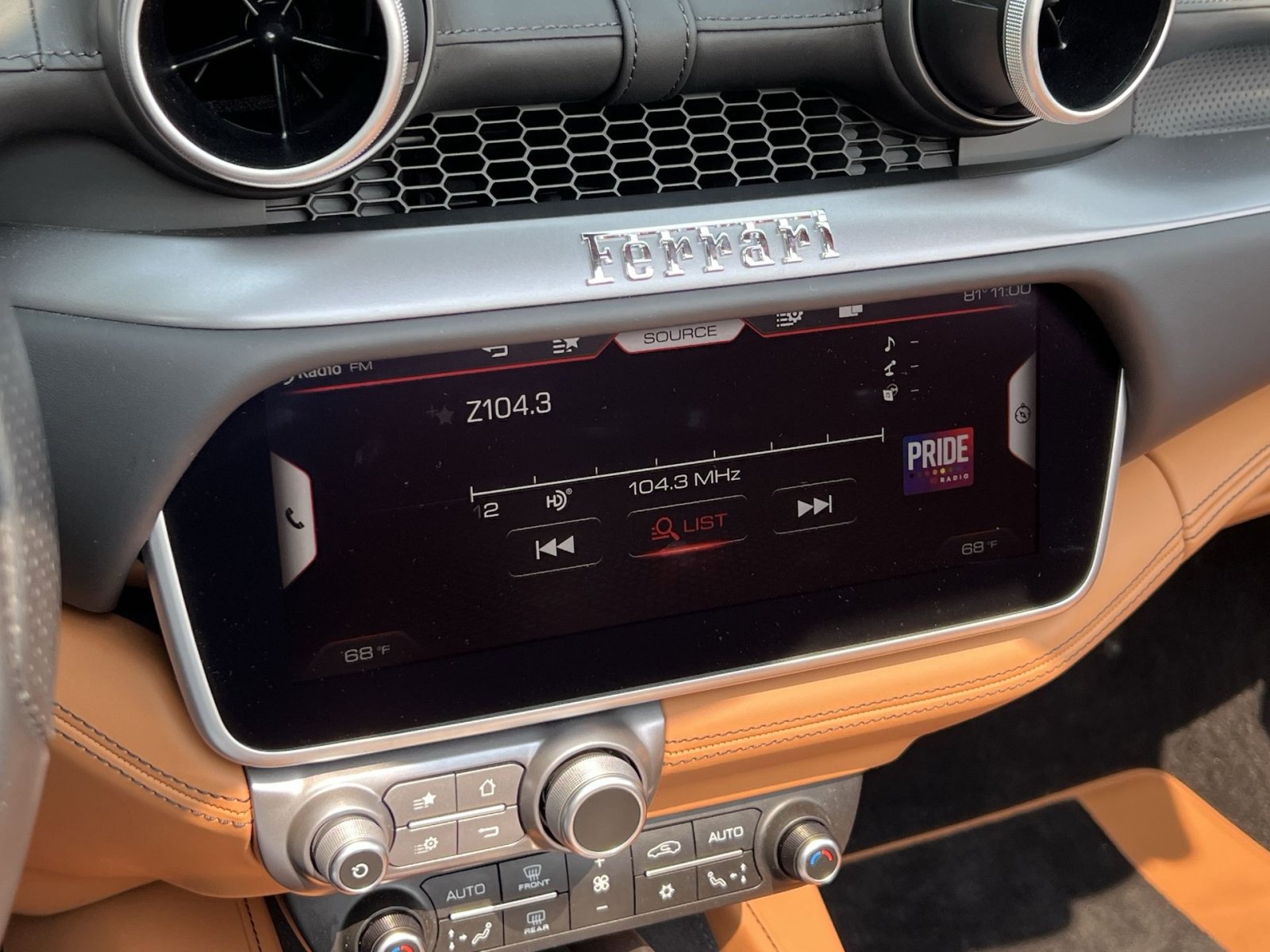 Used 2020 Ferrari Portofino RWD image 23