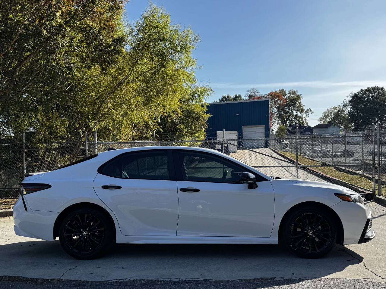 Used 2021 Toyota Camry SE w/ Convenience Package image 4
