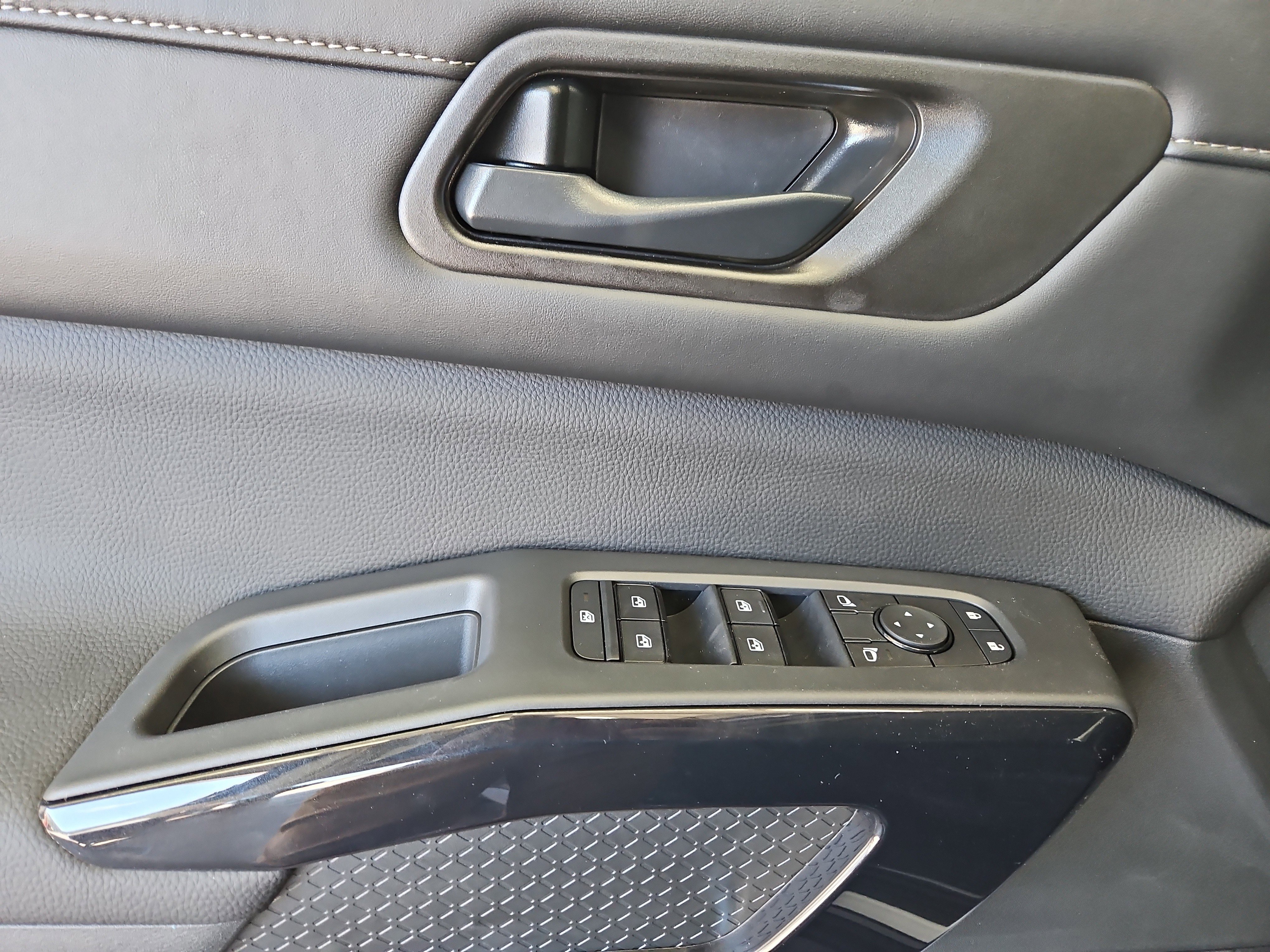 New 2026 Nissan Pathfinder SV AWD/4WD image 7
