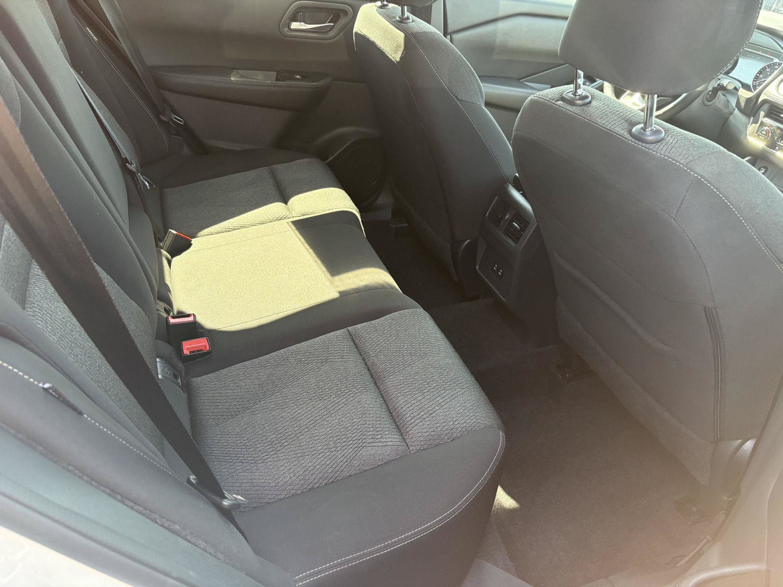 Used 2025 Nissan Rogue SV AWD/4WD image 16
