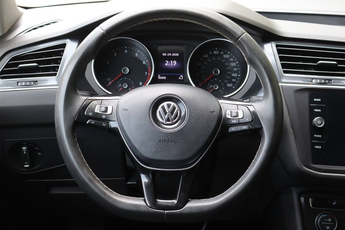 Used 2021 Volkswagen Tiguan SE AWD/4WD image 18